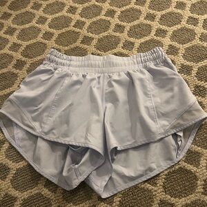 Women’s Lululemon hotty hot shorts 2.5”